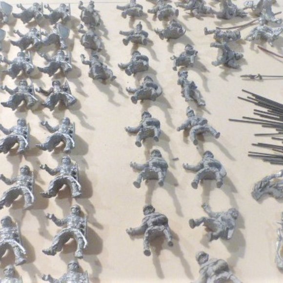 Huge Lot of LEAD Figures Lead WARRIORS Lead Men Unpainted Lead Figurines Dungeon - Picture 2 of 15
